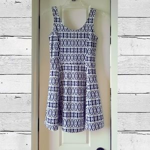3/$25 🌟🌟🌟 NWOT navy and white H&M dress